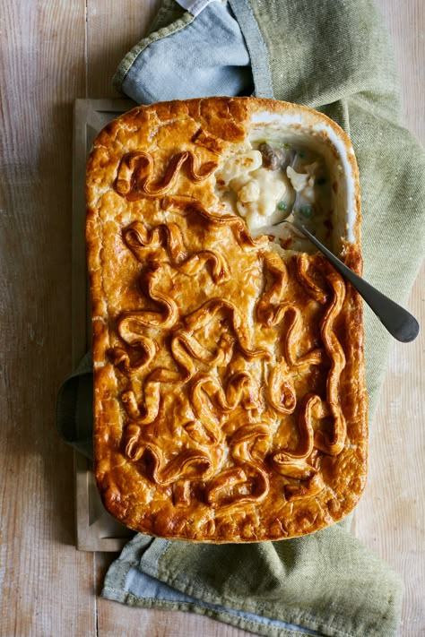 Mary Berry’s Humble Pie Mary Makes It Easy, Vegetarian Pie, Mary Berry Recipe, Humble Pie, Fish Pie, Cheesy Cauliflower, Wontons, Berries Recipes, Mary Berry