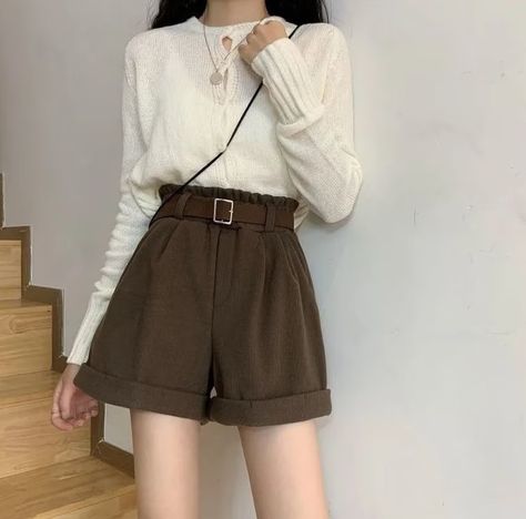 Dark Academia Shorts, Academia Summer Outfits, Dark Academia Summer Outfits, Dark Academia Summer Outfit, Academia Summer Outfit, Dark Academia Women, Dark Academia Clothing, Chic Autumn, Streetwear Shorts