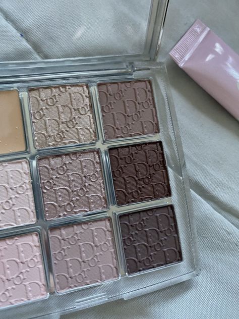 Dior Backstage Eyeshadow Palette, Eyeshadow Aesthetic, Dior Eyeshadow Palette, Neutrals Palette, March Ideas, Dior Eyeshadow, Aesthetic Glitter, Cool Neutrals, Dior Backstage