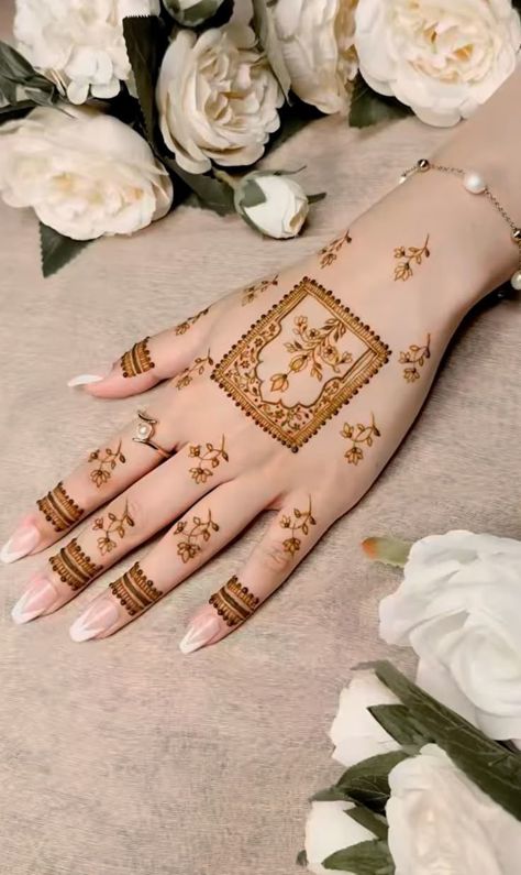 Mehdi Degine Simple, Mehdi Degine, Short Mehndi Design, Henna Designs Wrist, Henna Wedding, Bridal Mehandi, Finger Henna Designs, Henna Tattoo Designs Hand, Mehndi Designs Bridal Hands