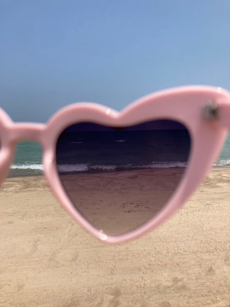 Beach Widgets, Preppy Wallpapers, Pfp Pics, Barbie Summer, Perfect Girl, Student Nurse, Aesthetic Life, Shaped Sunglasses, Malibu Barbie