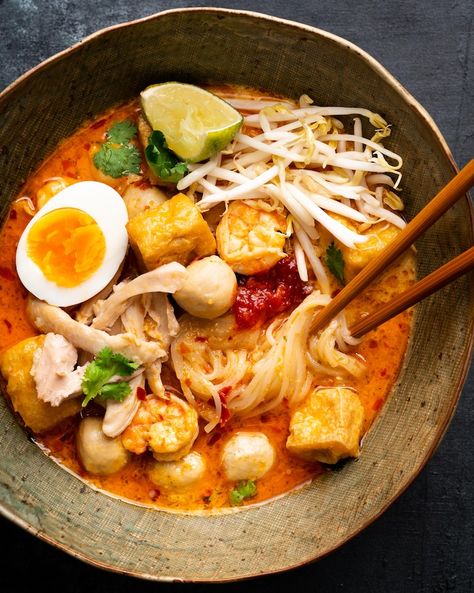 Malaysian Curry Laksa, Laksa Recipe, Malaysian Curry, Malaysian Recipes, Curry Laksa, Noodles Recipes, Malaysian Cuisine, Fried Noodles, Asian Kitchen