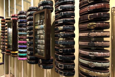 Belt Display Retail, Belt Display Ideas, Luggage Display, Fashion Business Plan, Belt Store, Shoe Store Design, Belt Rack, Showroom Decor, Clothing Store Displays