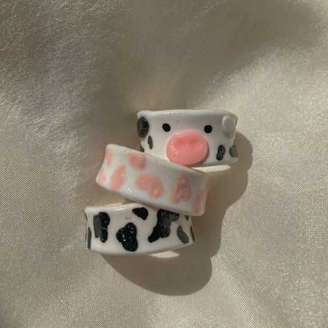 Cow Clay, Fimo Ring, Diy Clay Rings, Clay Rings, Clay Plates, Candle Aesthetic, Polymer Clay Diy, Cute Simple Wallpapers, Fun Easy Crafts