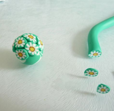 Making a Polymer Clay Flower Cane (tutorial) – Georgia P Designs Clay Flower Cane, Making A Flower, Polymer Clay Beads Diy, Make Clay Beads, Polymer Canes, Polymer Clay Cane Tutorial, Polymer Clay Jewellery, Clay Cane, Polymer Clay Flower Jewelry