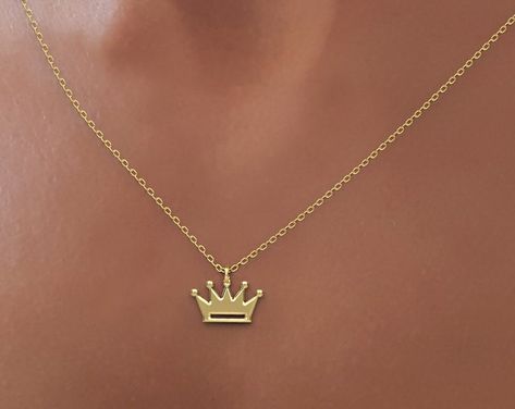 Crown Heart Necklace Queen Necklace Pendant Necklace - Etsy Pendal Gold, Cheap Gold Jewelry With Crown Design, 14k Gold Jewelry With Crown Design For Gift, Crown Jewellery Pendant, Crown Locket Gold, Gold Queen Necklace, Gold Crown, Deco Engagement Ring, Art Deco Engagement Ring