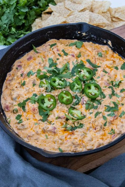 Skillet Queso - An Easy Dip Recipe Made in Cast Iron - Attempts At Domestication Cast Iron Dips, Restaurant Cheese Dip, Skillet Queso, Skillet Dip, Dip Recipes Hot, Queso Dip Recipes, Chili Dip, Easy Dip, Queso Recipe