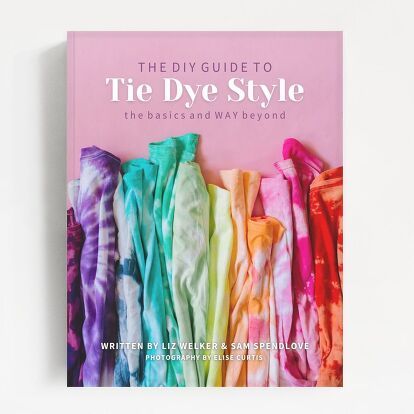 Summer Style: DIY Tie Dye Swimsuits | Upstyle Diy Infinity Scarf, Tie Dye Patterns Diy, Bleach Shirt, Tie Dye Swimsuit, Dyeing Fabric, Tie Dye Crafts, Pretty Life, Diy Tie, Diy Wardrobe