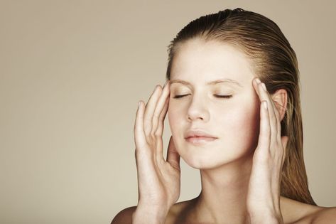 Read about self-soothing headache maneuvers, like temple massage and compression, and whether they are actually effective in relieving your head pain. Pressure Points For Headaches, Migraine Diet, Migraine Triggers, Forward Head Posture, Headache Types, Natural Headache Remedies, Head Pain, Migraine Relief, Massage Benefits