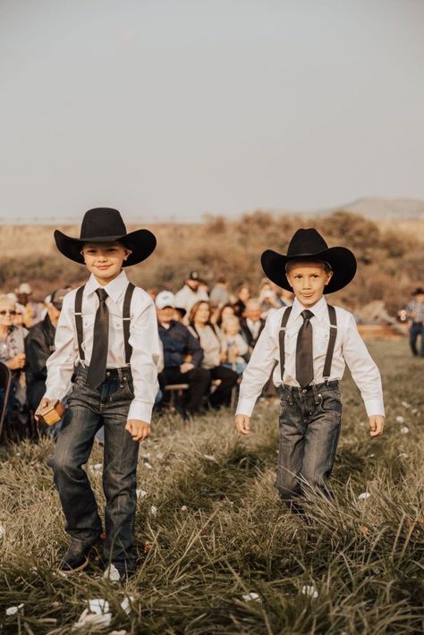 Wrangler Wedding Attire, Western Male Wedding Attire, Fall Wedding Guy Outfit, Western Attire For Wedding, Groomsman Western Attire, Ring Security Ring Bearer Country, Boho Western Wedding Groomsmen, Groomsmen Attire Cowboy Hat, Rustic Country Groomsmen Attire