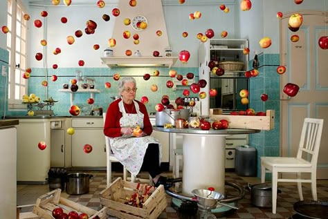 Photographer Cerise Doucède spends days hanging objects from ceilings in order to create dreamlike-swarms for her portrait projects. Sandy Skoglund, Staged Photography, Photography Student, Photographic Projects, Photography Series, Experimental Photography, Surrealism Photography, French Photographers, Foto Art