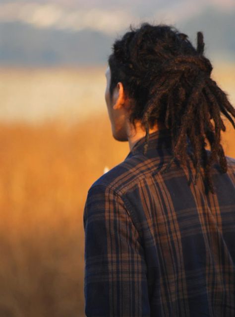 Ahre de espalda Deadlock Hair Hairstyles, Guy Dreads, Dreads Inspiration, White Dreads, Braided Man Bun, Oscar Hairstyles, Dreadlocks Men, Mens Dreads, Japanese Man