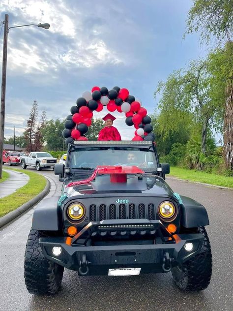 Jeep Decorations For Parade, Fiesta Parade Float, Parade Car Decorations, Christmas Parade Ideas, Car Balloon, Parade Float Decorations, Jeep Christmas, Auto Jeep, Floating Decorations