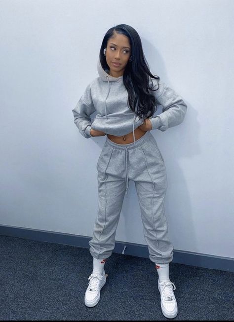 Tracksuit Outfit Women, Sweatsuit Outfit, Dope Swag Outfits, Grey Tracksuit, Tracksuit Outfit, Estilo Swag, Chill Vibes, Tomboy Outfits, Tomboy Style Outfits