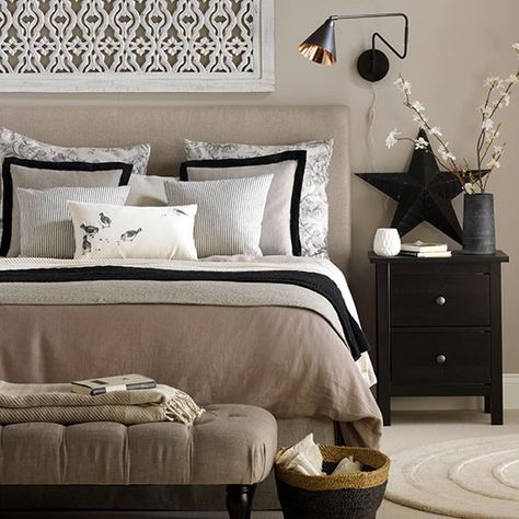 Beige And Black Bedroom, White And Beige Bedroom, White Bedroom Cozy, Neutral Bedroom Design, Taupe Bedroom, Traditional Bedroom Design, Beige Bedroom Decor, Cozy Bedroom Colors, Glamourous Bedroom