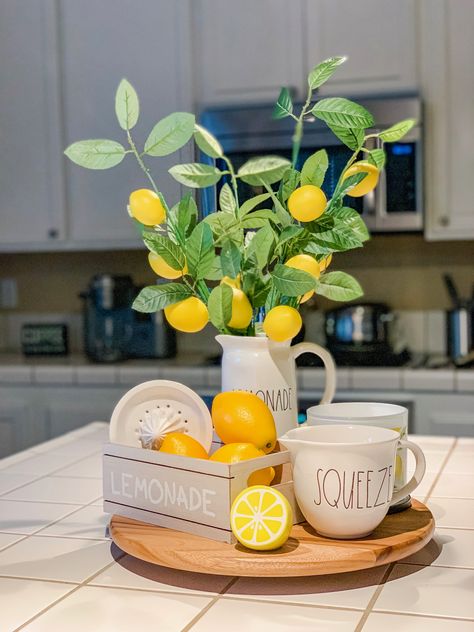 Lemon Dining Room Table Decor, Lemon Centerpiece Ideas Kitchen, Kitchen Lemon Decor Ideas, Kitchen Lemon Decor, Lemons Decor, Lemon Table Decor, Lemon Centerpieces, Summer Farmhouse Decor, Lemon Crafts