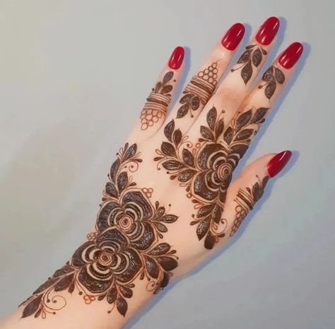 Mehndi Snapchat, Khafif Mehndi Design, Eid Henna, Arabic Henna, Latest Henna Designs, Rose Mehndi Designs, Mehndi Designs For Kids, Simple Mehndi Designs Fingers, Pretty Henna Designs