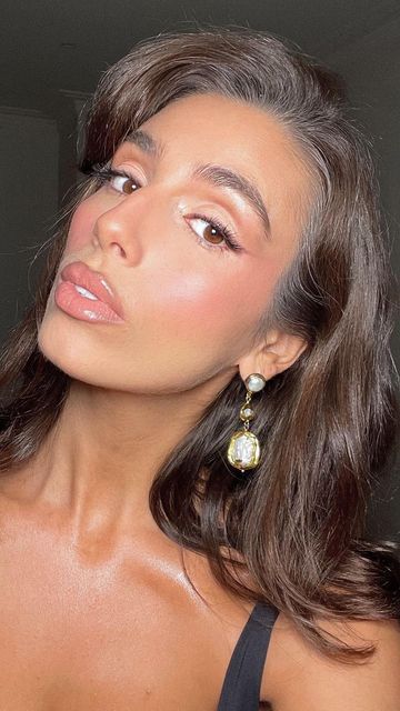 ALESSANDRA | MAKEUP ARTIST | MELB on Instagram: "My Signature Bridal Look #bridalmakeup #wedding Tan by @tanandbeautylounge_" Editorial Makeup Wedding, Wedding Makeup Editorial, Makeup Artist Content, Wedding Glam, My Signature, Bridal Makeup Artist, Glam Wedding, Bridal Look, Editorial Makeup