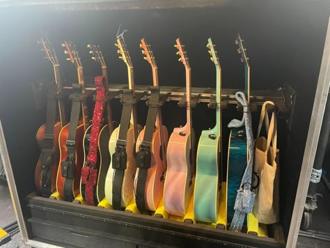 Taylor Swift Guitar, Taylor Guitars, Taylor Guitar, Swift Facts, Blonde Cat, Taylor Swift Facts, Taylor Swift Outfits, Celebrity Engagement Rings, Taylor Swift Videos