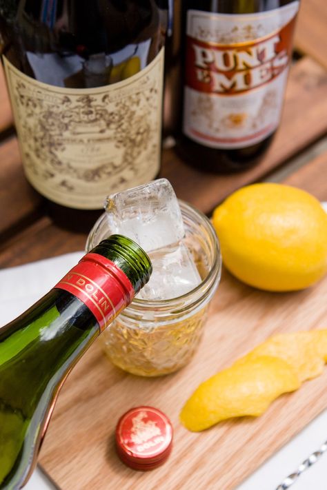 Understanding the World of Vermouth: The Sweet Side — The 9-Bottle Bar Fall Cocktails Recipes, Dessert Smoothie, Cocktail Ingredients, Club Soda, Easy Cocktails, Daiquiri, Vermouth, Fun Cocktails, Classic Cocktails