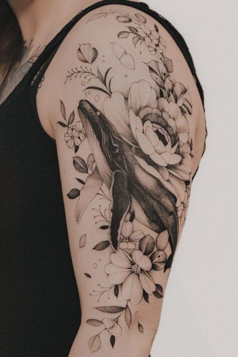 Whale Flowers Tattoo, Underwater Tattoo Ideas, Ocean Related Tattoos, Flower Tattoo Fine Line, Sunflower Mandala Tattoo, Hai Tattoo, Botanisches Tattoo, Ocean Sleeve Tattoos, Beachy Tattoos