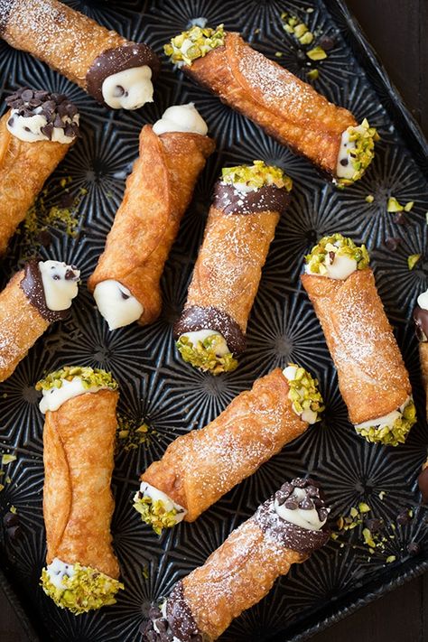 Cannoli Cannoli Recipe Easy, Cannoli Shells, Cannoli Filling, Cannoli Recipe, Italian Pastries, Stuffed Shells Recipe, Cooking Classy, Italian Desserts, Cannoli