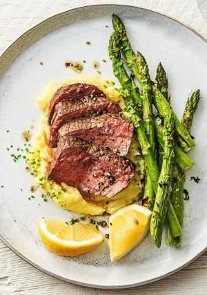 Fancy Butter-Basted Rib-Eye Steak with Thyme-Infused Mashed Potatoes and Asparagus | More easy beef recipes on hellofresh.com Mashed Potatoes And Asparagus, Easy Beef Recipes, Steak And Mashed Potatoes, Potatoes And Asparagus, Fancy Butter, Ribeye Steak Recipes, Hello Fresh Recipes, Rib Eye, Steak Recipe