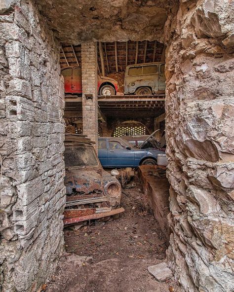 Barn Finds Classic Cars, Lancia Delta Integrale, Old Abandoned Buildings, Abandoned Factory, Unusual Buildings, Rusty Cars, Lancia Delta, Old Factory, Abandoned Mansions