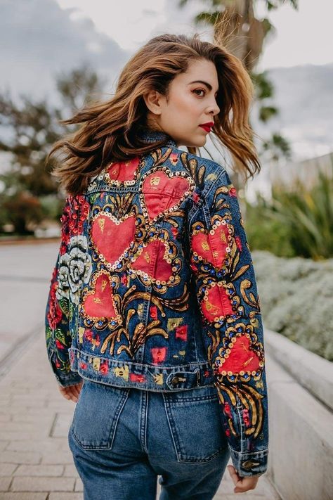 Denim Jacket Upcycle Ideas, Diy Denim Jacket Ideas, Painting On Denim Jacket, Denim Jacket Painted, Jean Jacket Design, Painted Jean Jacket, Colorful Hairstyles, Diy Denim Jacket, Painted Clothes Diy