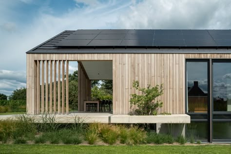 House With View, Scandinavian Exterior, Scandinavian House Design, Scandinavian House, Hoog Design, Nordic House, 1930s House, Rural House, Passive House