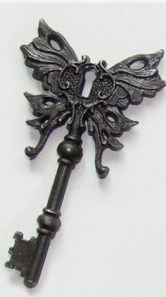 Magical Key Art, Winged Skeleton, Object References, Skelton Key, Steampunk Wings, Flash Ideas, Key Tattoo, Fancy Accessories, Bijoux Art Nouveau