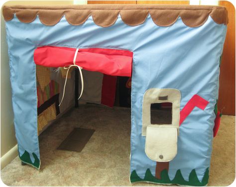 Lots of fun ideas for making a card table playhouse! This one is decorated outside AND inside for double the fun! Diy Card Table, Kids House Playhouses, Diy Table Cloth, Kids Dragon Costume, Table Playhouse, Card Table Playhouse, Table Tents, Trendy Diy, Pillow Tutorial