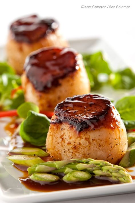 Seared scallops with Hison Seared Sea Scallops, Seared Scallops, Sea Scallops, Scallop Recipes, Scallops Seared, Think Food, Fish Dishes, Seafood Dishes, Fish And Seafood