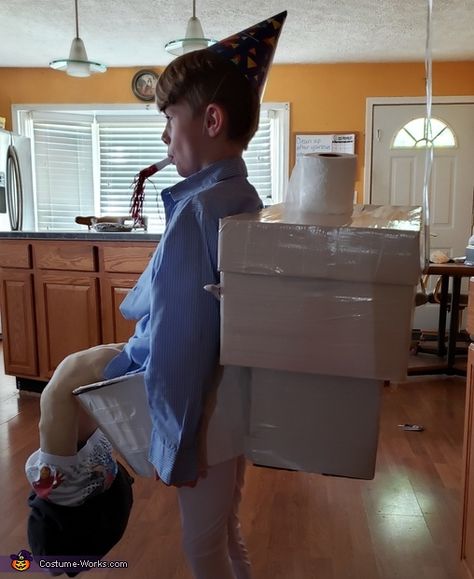 Party Pooper Costume - 2018 Halloween Costume Contest Port A Potty Costume, Party Pooper Costume, Porta Potty Halloween Costume, Hilarious Costumes, Funny Meme Costumes, Dress Like A Meme Costume, Meme Diy Halloween Costumes, Homemade Costume, Costume Works