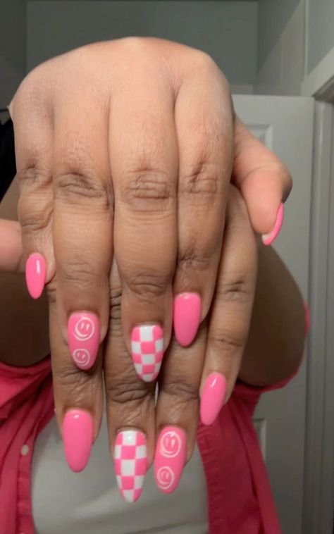 Spring Pink Nail Art: Checkered and Smiley Face Designs for a Fun Look -  #Art #Checkered #Designs #Face #Fun #Nail #pink #Smiley #Spring Preppy Nails With Smiley Face, Nail Checkered Design, Checkered And Smiley Nails, How To Paint Checkered Nails, Pink Checkerboard Nails, Checkered Smiley Face Nails, Preppy Nail Ideas For Kids, Preppy Nail Designs For Kids, How To Do Checkered Nails