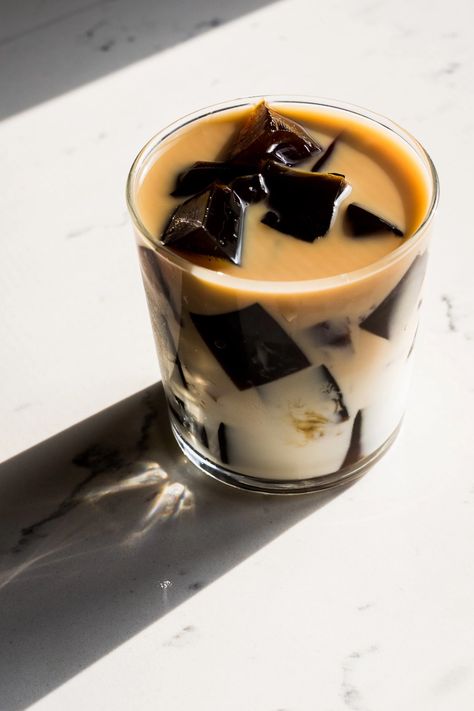 Jelly Coffee, Toblerone Mousse, Gluten Free Coffee, Espresso Martini Recipe, Best Iced Coffee, Japanese Drinks, Coffee Jelly, How To Make Ice Coffee, Coffee Obsession