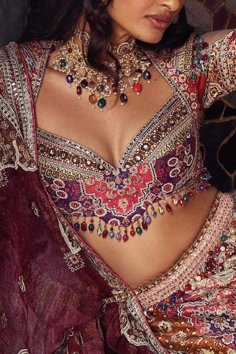 Indian Fits, Blouse Necklines, Indian Outfits Lehenga, Desi Fits, Fashionable Saree Blouse Designs, Traditional Indian Dress, Image Swag, Elegant Blouse Designs, Gorgeous Blouses