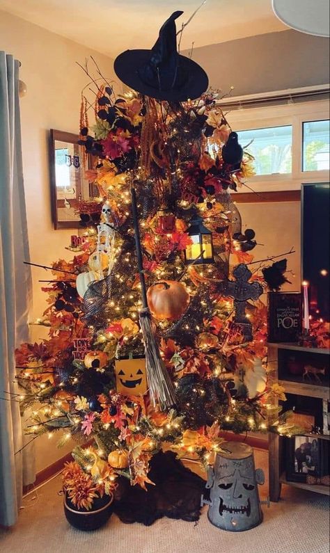 Halloween Xmas Tree Decorations, Halloween Theme Christmas Tree, Halloween Themed Christmas Tree, All Year Round Christmas Tree, Halloween Trees Ideas Dollar Stores, Diy Halloween Trees Ideas, Fall Christmas Tree Ideas, Halloween Xmas Tree, Halloween Trees Ideas