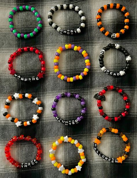 Bracelet Patterns Halloween, Halloween Kandi Ideas, Halloween Kandi Bracelets, Halloween Kandi, Kandi Inspiration, Scene Kandi, Make Clay Beads, Scene Girl Style, Kandi Inspo