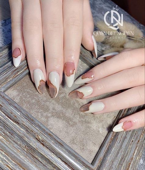 Nail Sang, Reflective Nails, Feet Nail Design, Nail Box, White Nail Designs, Gel Designs, Jelly Nails, Wallpapers Images, Manicures Designs