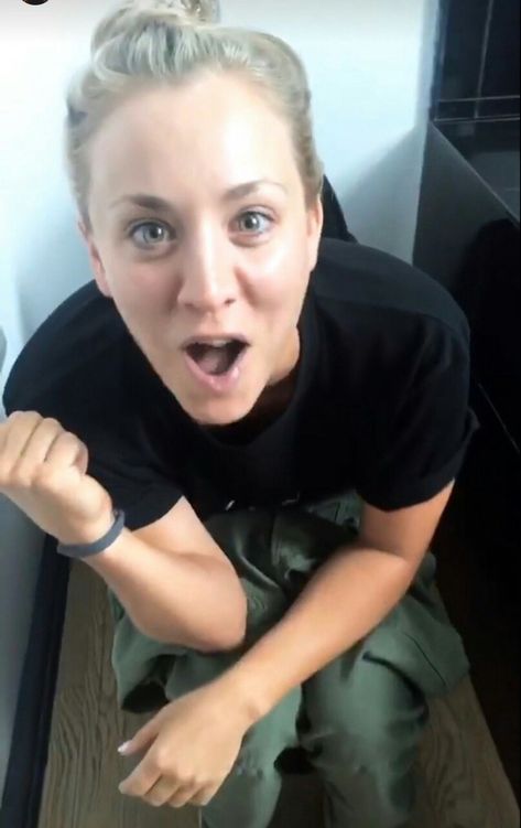 Kayley Cuoco Hair, Big Bang Theory Penny, Kayley Cuoco, Kaley Couco, Celebrity Selfies, Kaley Cuoco Short Hair, Amanda Bynes, Kaley Cuoco, Alternative Movie Posters