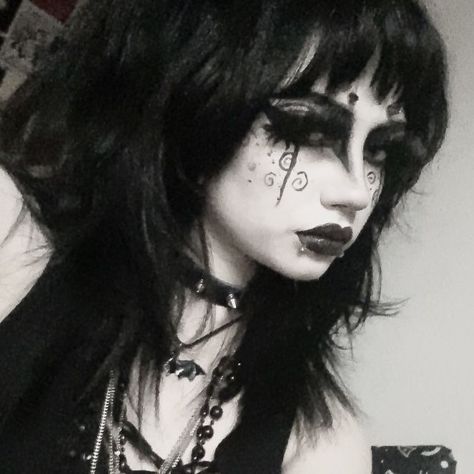 Eye Makeup Edgy, Makeup Edgy, Maquillage Goth, Trad Goth Makeup, Goth Eye Makeup, Monochrome Makeup Look, Goth Stuff, Goth Subculture, Alt Makeup