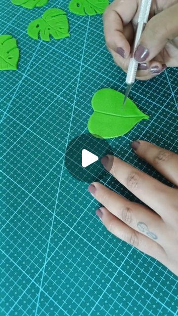 Fondant Leaves Tutorial, Fondant Recipes, Fondant Leaves, Fondant Recipe, Palm Tree Leaves, Fondant Tutorial, Creative Video, Hyderabad, Food Videos