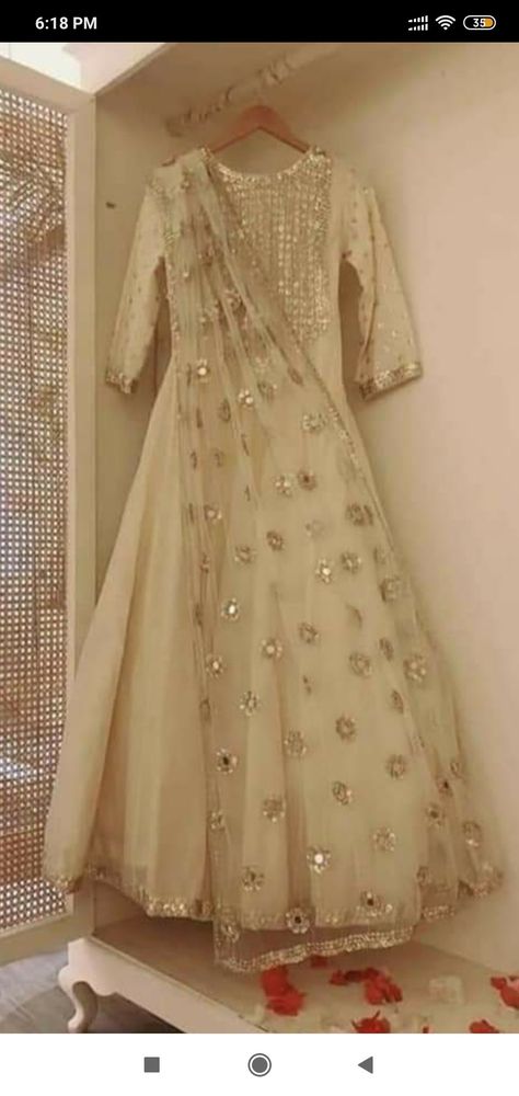 Pakistani Formal Dresses, Pakistani Wedding Outfits, Pakistani Dresses Casual, Pakistani Fashion Party Wear, Beautiful Pakistani Dresses, Salwar Kamiz, Indian Gowns Dresses, Pakistani Bridal Dresses, Indian Gowns