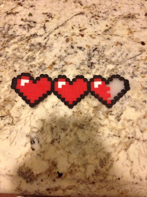 Minecraft Heart Perler Beads, Minecraft Hearts Room Decor, Hearts Perler Beads, Minecraft Hearts, Heart Minecraft, Minecraft Heart, Minecraft Beads, Melt Beads, Beaded Diy