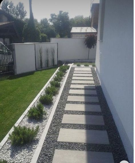 Cheap Landscaping Ideas, Side Yard Landscaping, Outdoor Walkway, Side Yards, Modern Backyard Landscaping, White Fence, Outdoor Gardens Design, Backyard Garden Design, Hus Inspiration