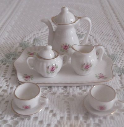 Girls Tea Set, Retro Appliances, Miniature Tea Set, Tiny Cottage, Porcelain Tea Set, Tea Sets, Coffee Set, Retro Kitchen, Tea Room