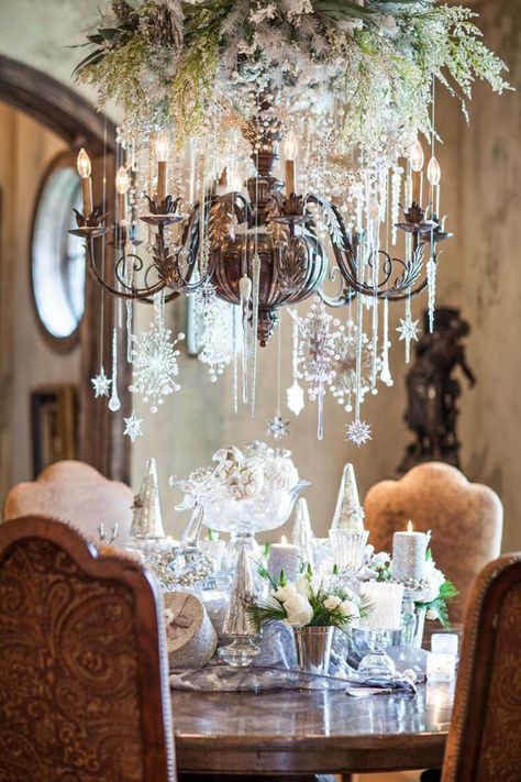 christmas-decorated-chandelier Christmas Chandelier Decorations, Christmas Decorated Chandeliers, Christmas Chandeliers, Decorate Chandelier, Schnee Party, Table With Flowers, Christmas Chandelier, Chandelier Decorations, Flowers And Candles