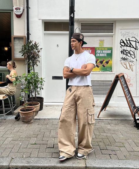 Cropped Tee Outfit Men, Men Crop Top Outfit, Street Style Men Outfit, Cropped Tee Outfit, Nyc Summer Outfits, Collage Outfits, Mens Dress Outfits, Men's Street Style, Pants Outfit Men