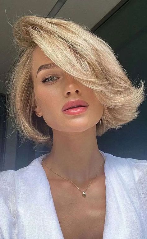 Neck Length Hair, Short Hair Trends, Hair Magazine, Trendy Short Haircuts, Bob Hairstyles For Fine Hair, Stylish Haircuts, Short Blonde, Haircuts For Fine Hair, Short Blonde Hair